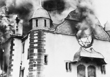 photograph of a burning Jewish synagogue