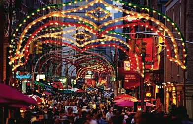 New York City, New York, has a neighborhood called Little Italy. Many Italians moved there in the late 1800s. Not many Italians move there now, though. People in Little Italy still celebrate Italian traditions.