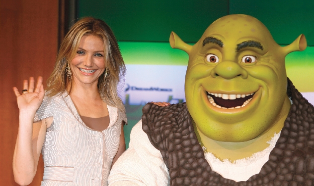 Photgraph of Cameron Diaz with a model of Shrek