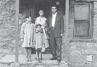 Linda Brown and her family in the 1950s caption
