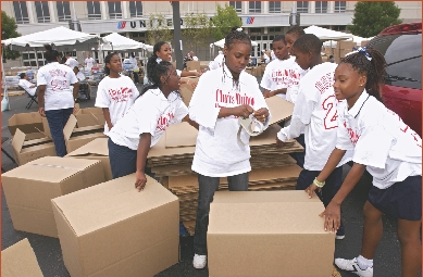 A member of the Chicago Bulls raised his voice to encourage people to volunteer in a Hurricane Relief event. Many students responded.