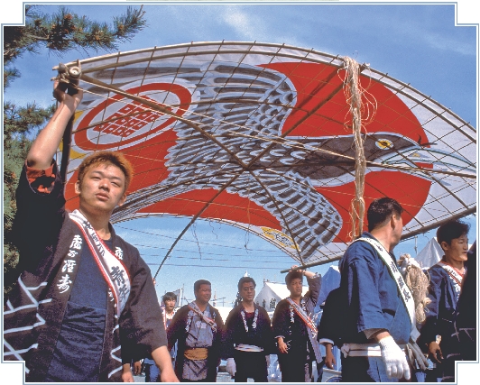 People work in teams to fly these large kites.