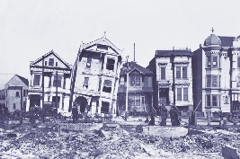 The earthquake shook the ground so hard that many buildings fell down.