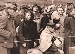 Photograph of a group of immigrants in the 1930s