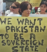 Protesters in Pakistan state their opinions.